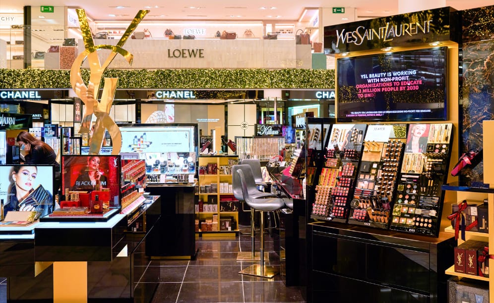 Cosmetics and packaging storage